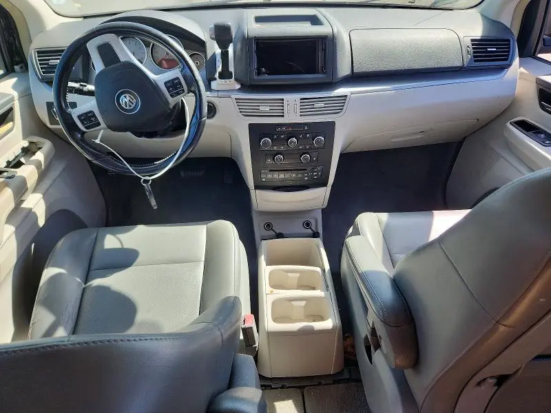 2011 VOLKSWAGEN ROUTAN SE  