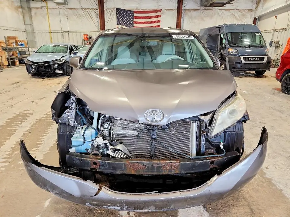 2012 TOYOTA SIENNA LE  