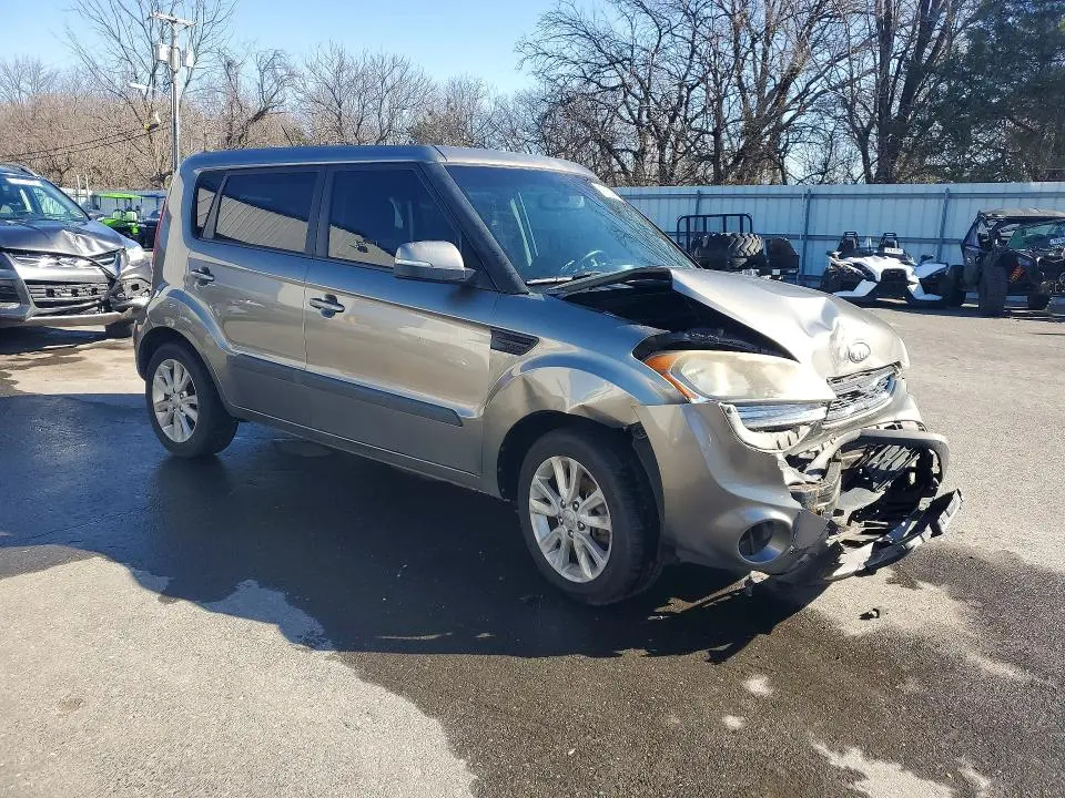 2013 KIA SOUL +  