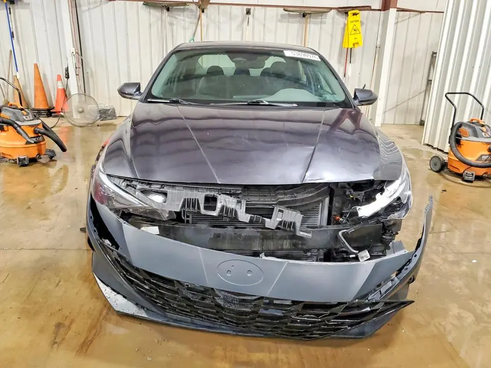 2021 HYUNDAI ELANTRA SE  