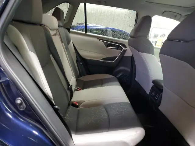 2021 TOYOTA RAV4 XLE  