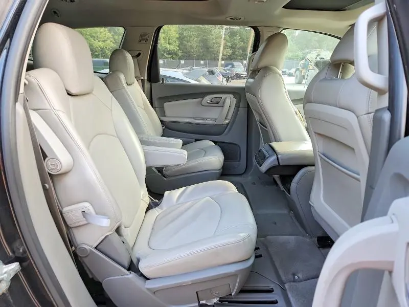 2010 CHEVROLET TRAVERSE LT  