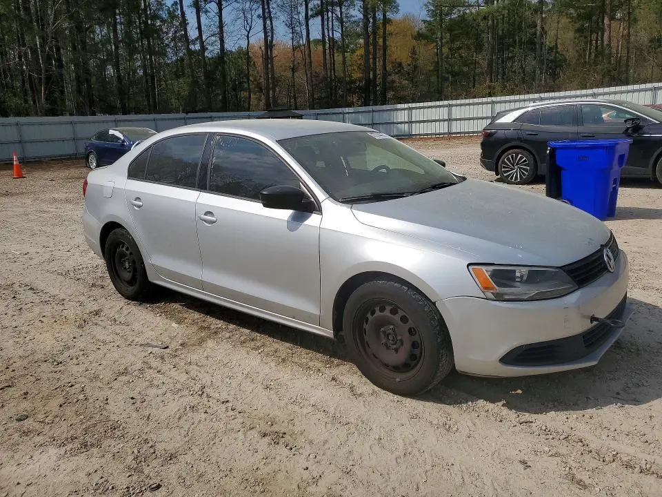 2013 VOLKSWAGEN JETTA BASE  