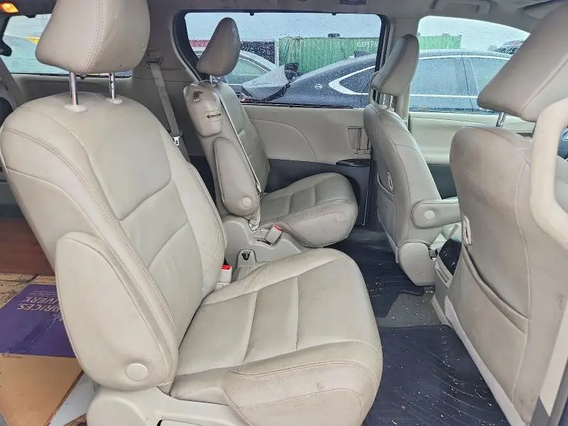 2019 TOYOTA SIENNA XLE 8-PASSENGER  