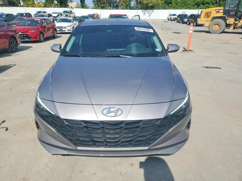 2021 HYUNDAI ELANTRA SE  