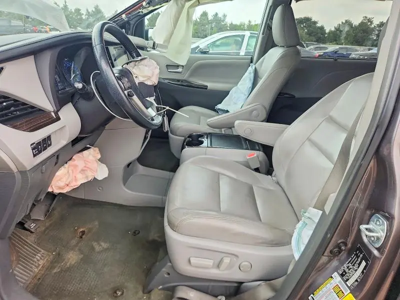 2015 TOYOTA SIENNA XLE PREMIUM 8-PASSENGER  