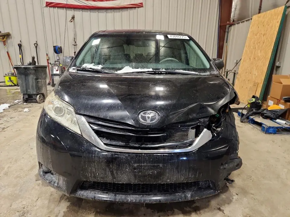 2011 TOYOTA SIENNA LE  