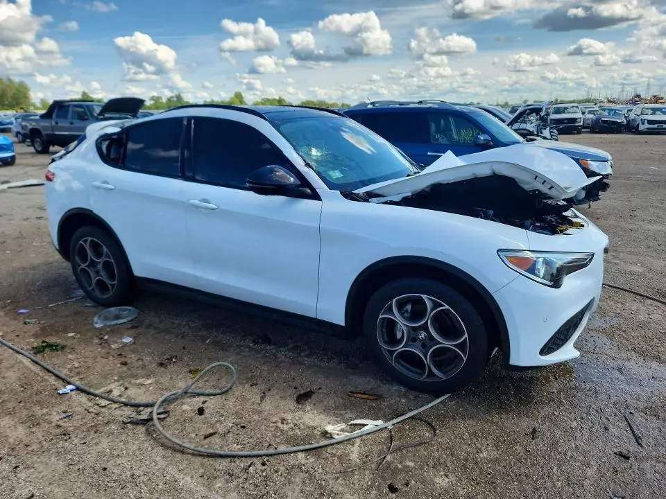 2021 ALFA ROMEO STELVIO SPORT  