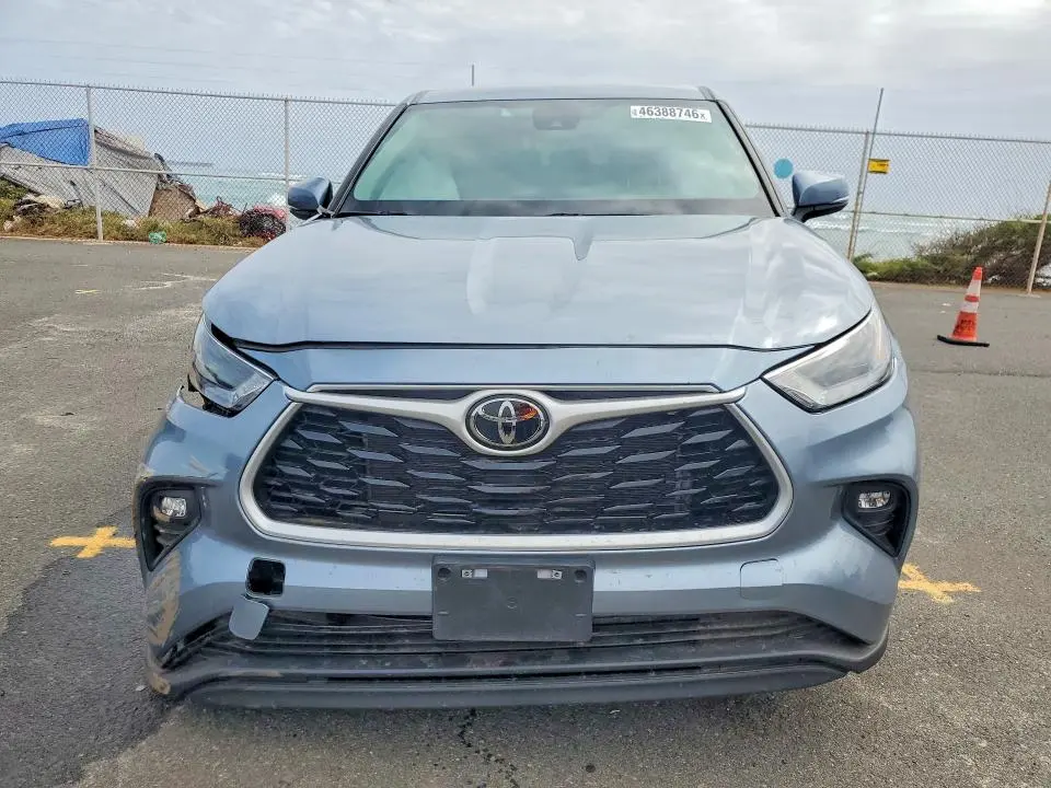 2024 TOYOTA HIGHLANDER LE  