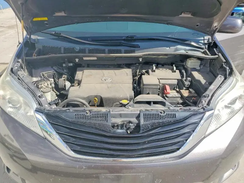 2012 TOYOTA SIENNA LE  