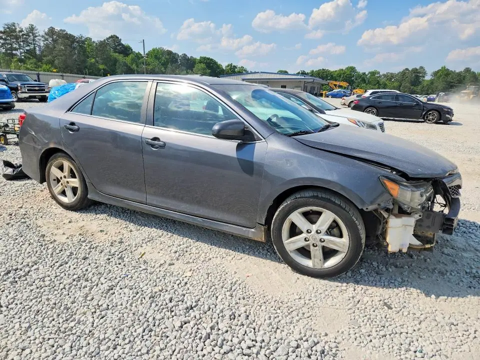 2013 TOYOTA CAMRY SE  