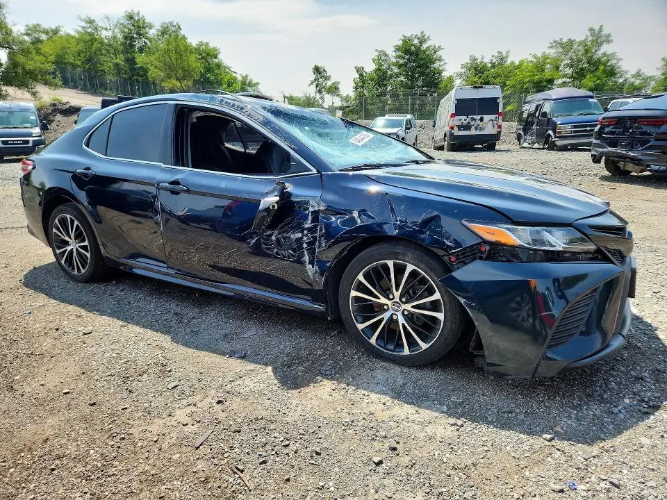 2020 TOYOTA CAMRY SE  