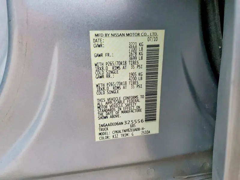2010 NISSAN TITAN SE  