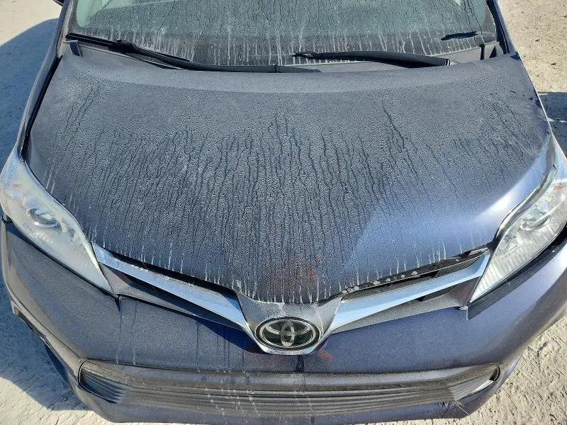 2019 TOYOTA SIENNA XLE 8-PASSENGER  