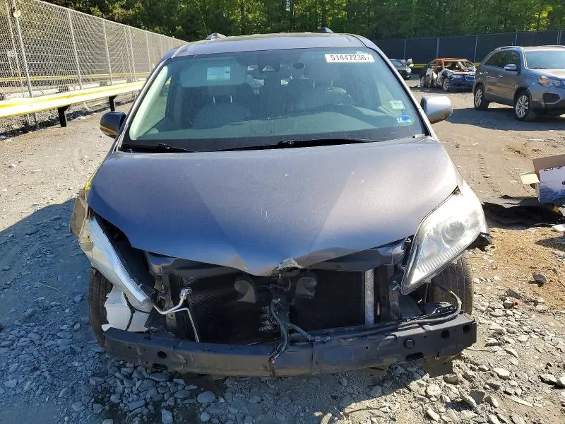 2018 TOYOTA SIENNA XLE 8-PASSENGER  
