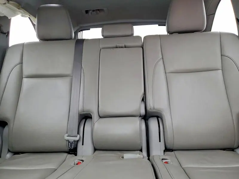 2017 TOYOTA HIGHLANDER SE  