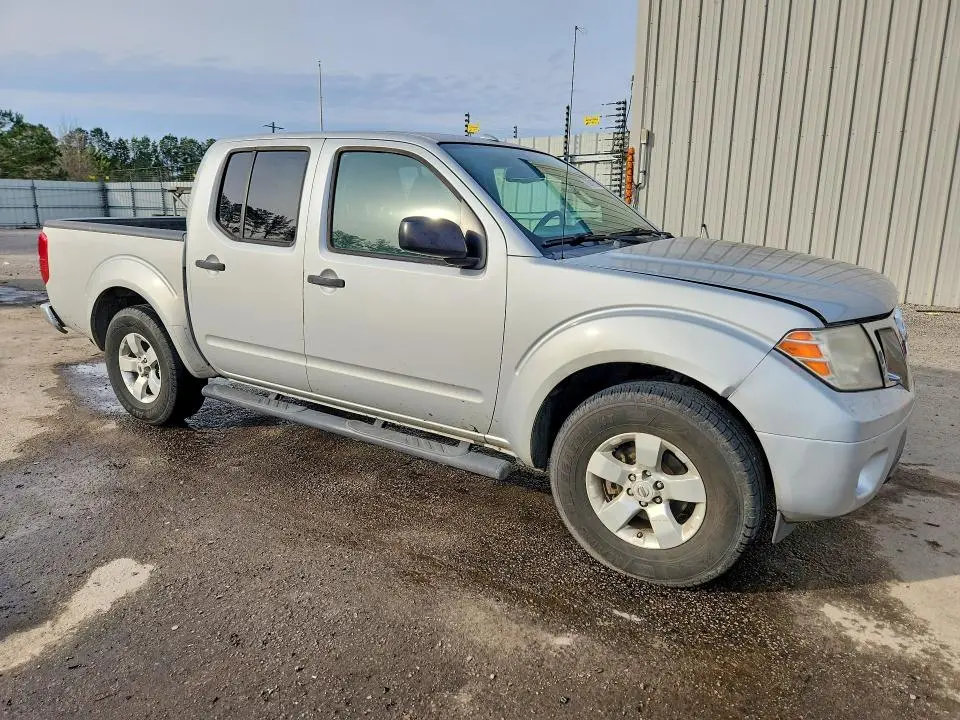 2013 NISSAN FRONTIER S  
