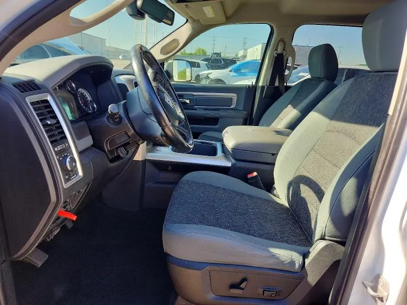 2016 RAM 1500 SLT  