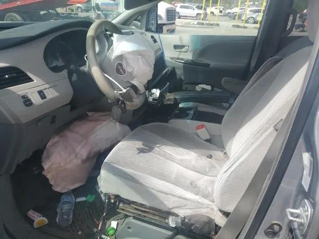 2013 TOYOTA SIENNA LE  