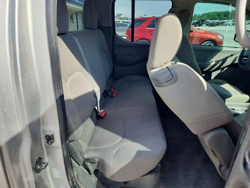 2013 NISSAN FRONTIER S  