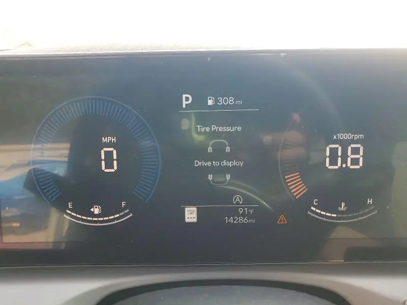 2025 HYUNDAI TUCSON SE  