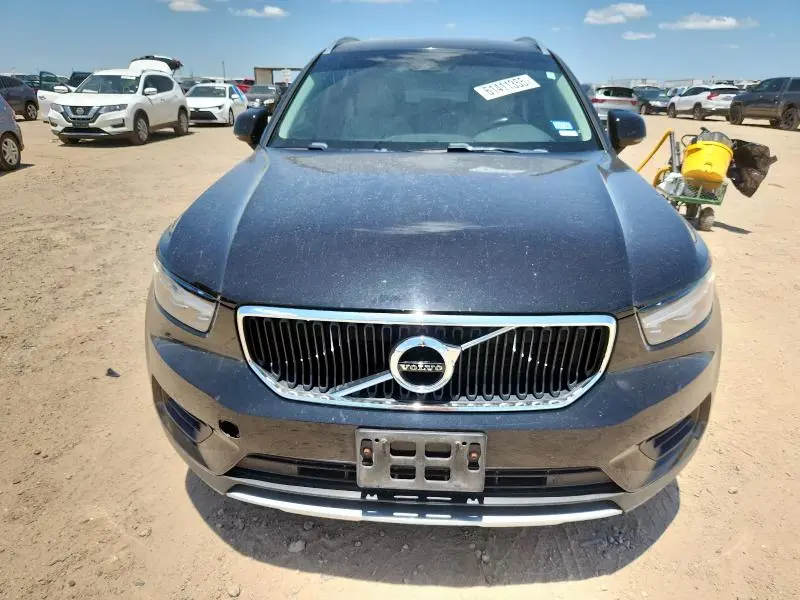 2020 VOLVO XC40 T4 MOMENTUM  