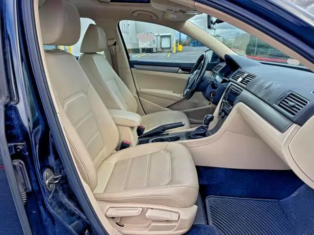 2015 VOLKSWAGEN PASSAT SE  