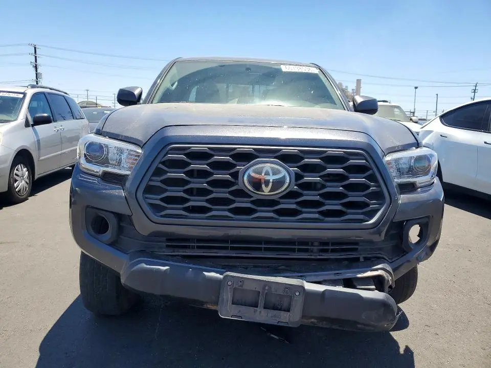 2017 TOYOTA TACOMA SR5 V6  