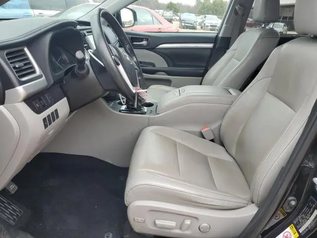 2019 TOYOTA HIGHLANDER SE  
