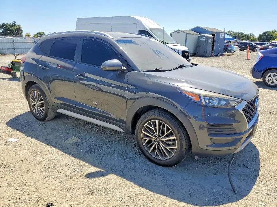 2020 HYUNDAI TUCSON SEL  