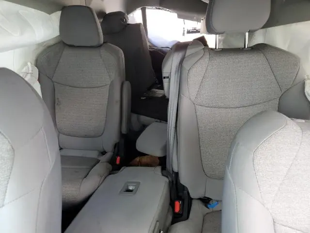 2025 TOYOTA SIENNA LE