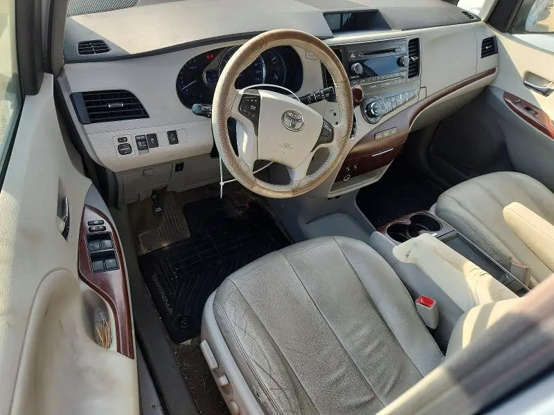 2014 TOYOTA SIENNA XLE 8-PASSENGER  
