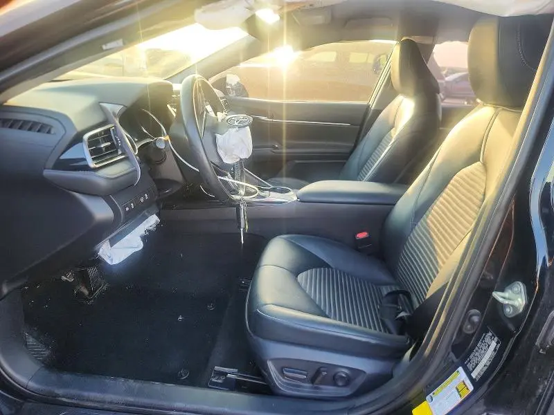 2019 TOYOTA CAMRY SE  