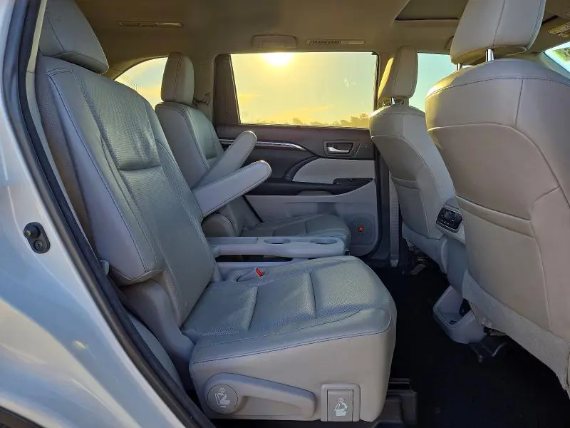 2015 TOYOTA HIGHLANDER LIMITED  