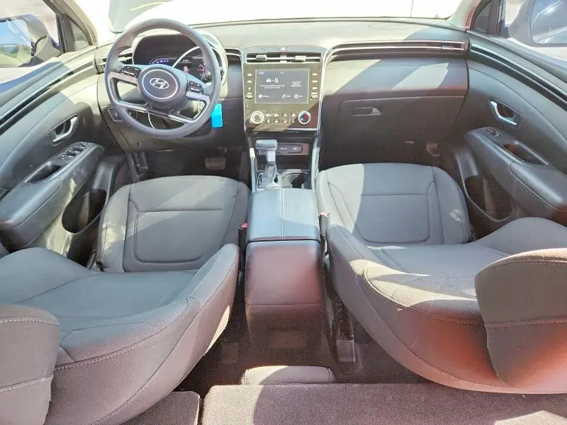2022 HYUNDAI TUCSON SE  