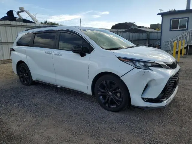 2022 TOYOTA SIENNA XSE  