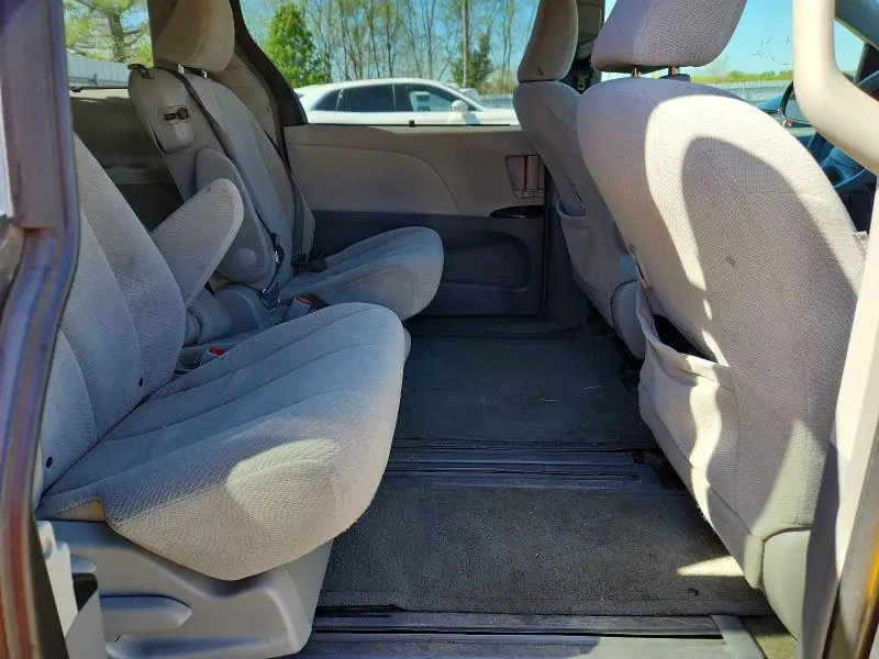 2012 TOYOTA SIENNA LE  