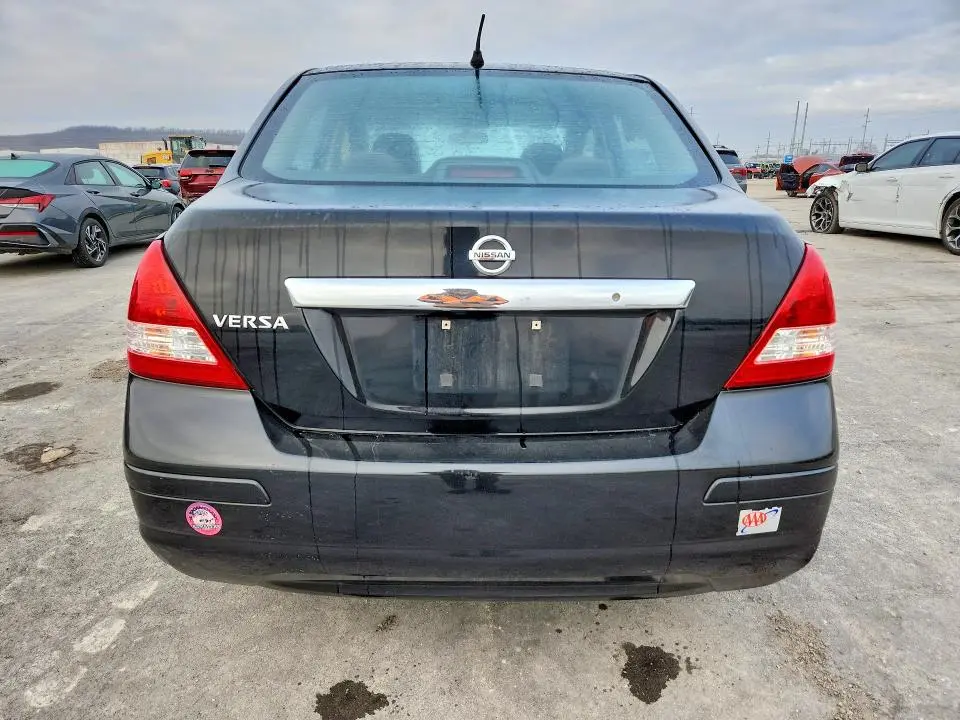 2011 NISSAN VERSA S  