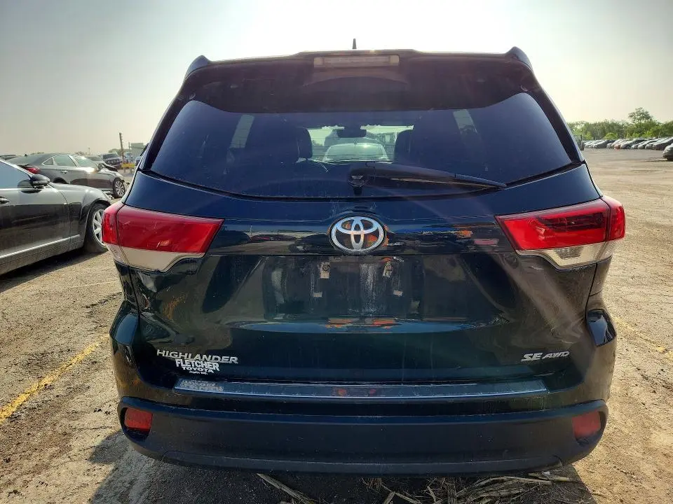 2018 TOYOTA HIGHLANDER SE  
