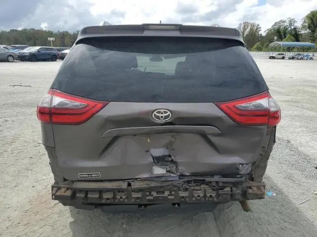 2020 TOYOTA SIENNA LE  