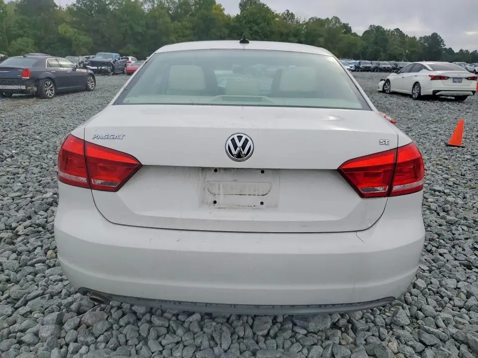 2013 VOLKSWAGEN PASSAT SE  