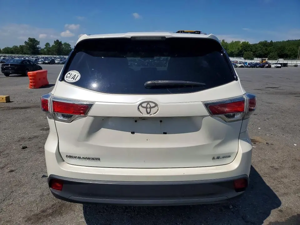 2015 TOYOTA HIGHLANDER LE  