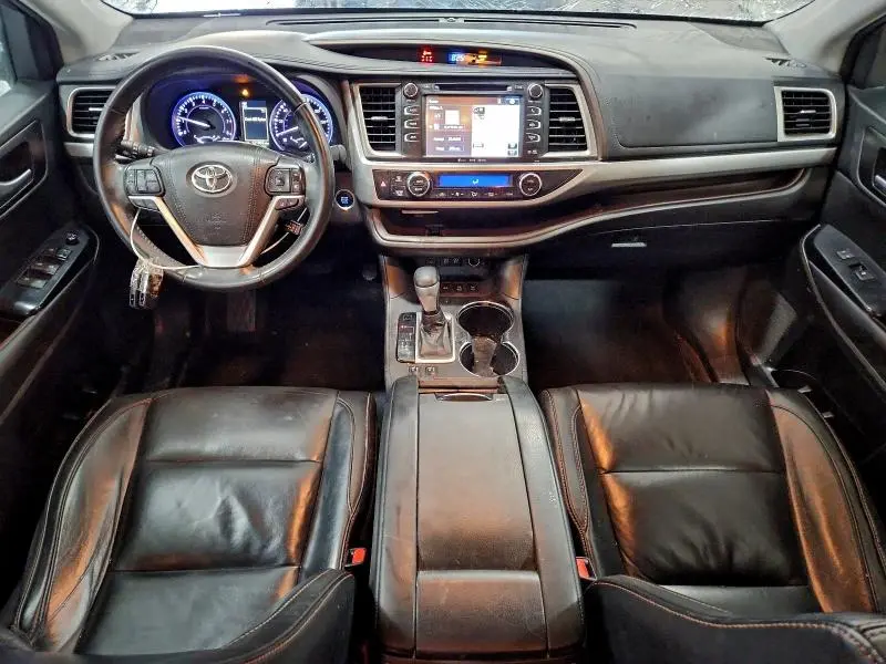 2018 TOYOTA HIGHLANDER SE  