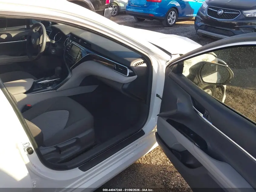 2018 TOYOTA CAMRY LE