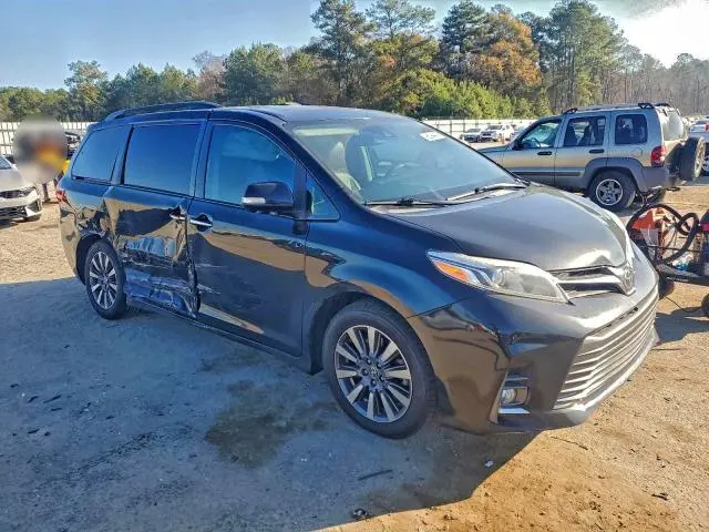 2020 TOYOTA SIENNA XLE  