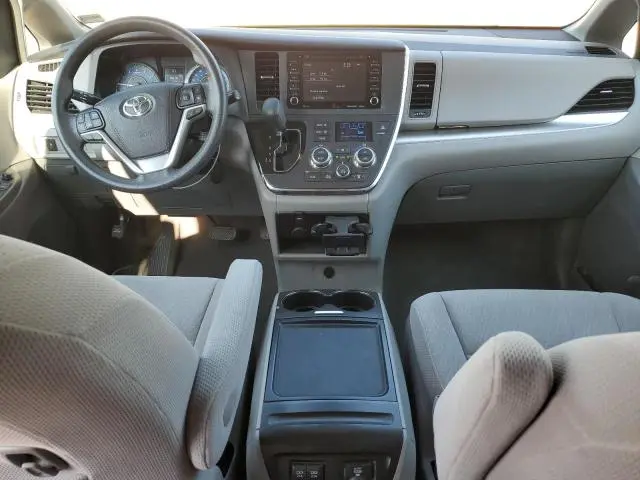 2018 TOYOTA SIENNA LE  