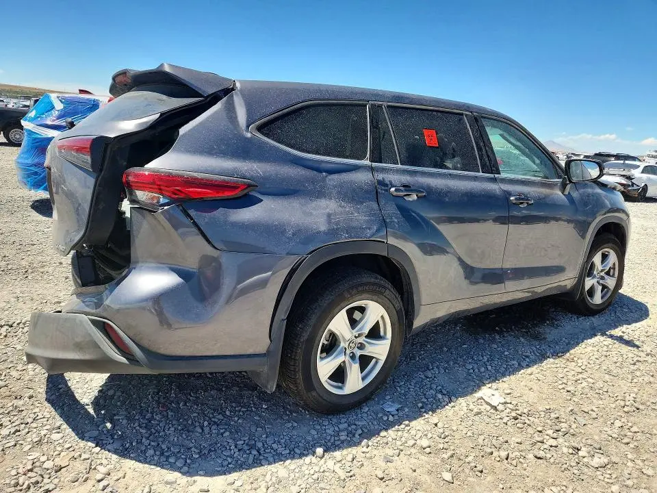 2022 TOYOTA HIGHLANDER LE  