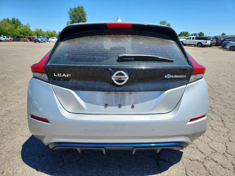 2022 NISSAN LEAF S  