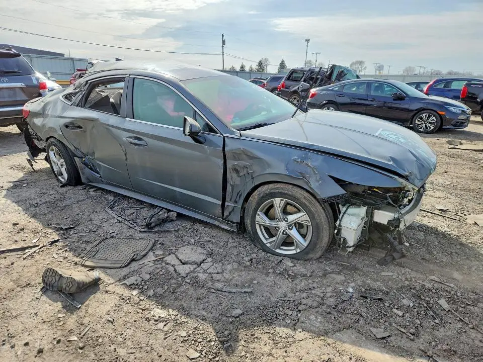 2022 HYUNDAI SONATA SE  