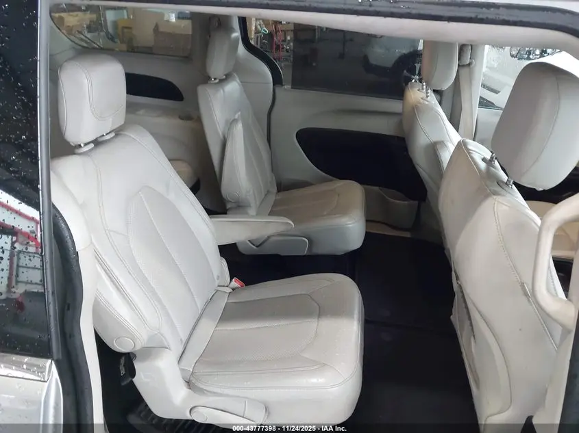 2021 CHRYSLER VOYAGER LXI